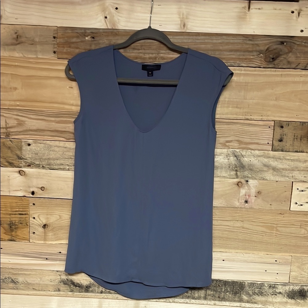J. Crew size 00 Gray V-Neck Sleeveless Silk Lightweight Relaxed Fit Blouse Top